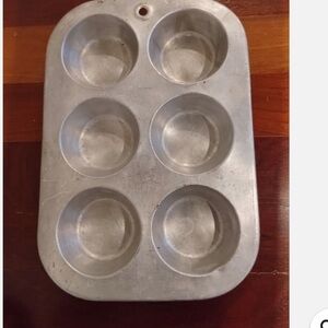 Lot of 8 Vintage  Aluminum Muffin Tins. Great for girls baking party! + freebies